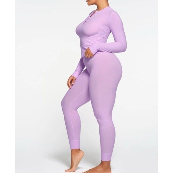 Skims soft lounge leggings sugar plum - Picture 3 of 5